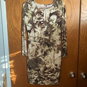 Beautiful Jennifer Lopez long sleeve dress